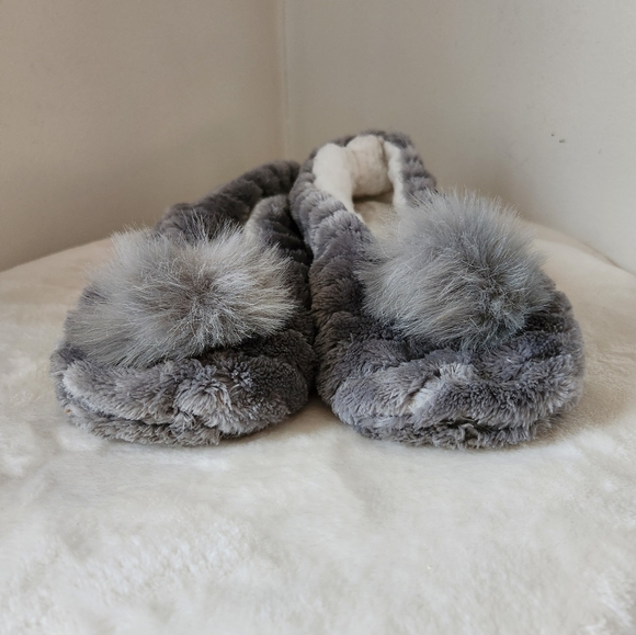🪷5/$25 Pom Pom Ballerina Slippers Gray White S/M Like New - Picture 4 of 11